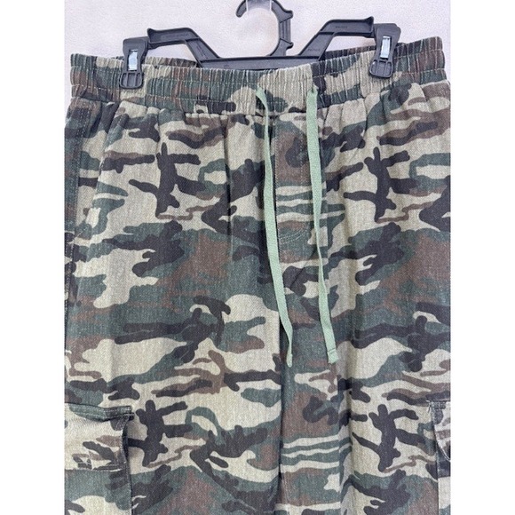EUC Women's green camo wide leg cargo pants with elastic waist and drawstring XL - Picture 2 of 7
